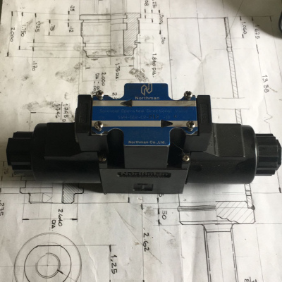 Válvula solenoide marca Northman Modelo SWH-G02-D12-10M